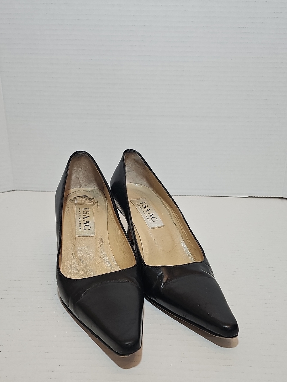 Isaac Mizrahi Black Pointed-Toe Leather Pumps
